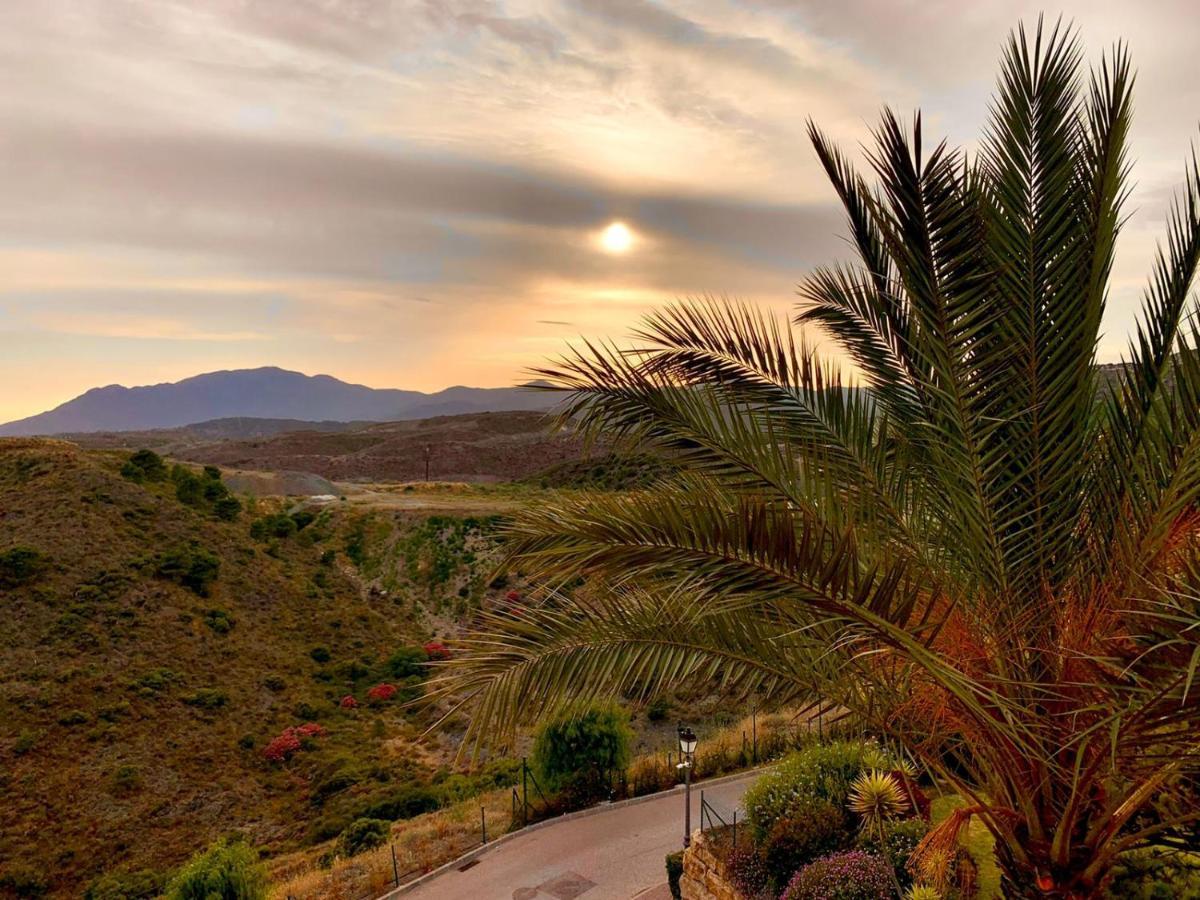 Appartamento Quartiers Marbella Penthouse In Hacienda Cifuentes Benahavis Estepona Esterno foto