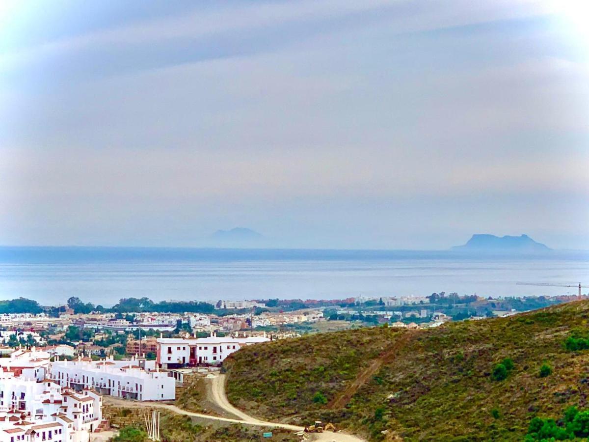 Appartamento Quartiers Marbella Penthouse In Hacienda Cifuentes Benahavis Estepona Esterno foto